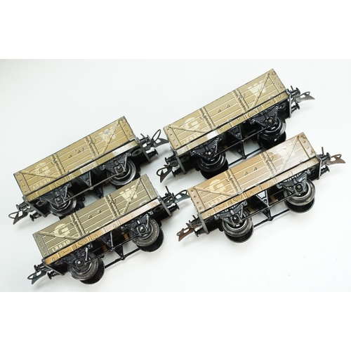 192 - 21 Hornby O gauge items of rolling stock to include Crawford's Biscuits Wagon, Snow Plough in two-to... 