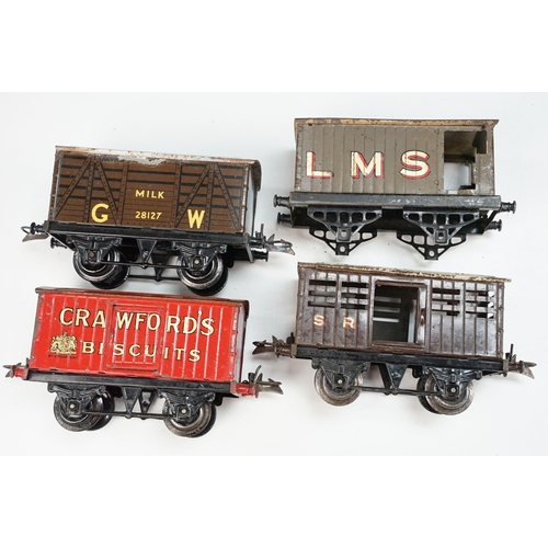 192 - 21 Hornby O gauge items of rolling stock to include Crawford's Biscuits Wagon, Snow Plough in two-to... 