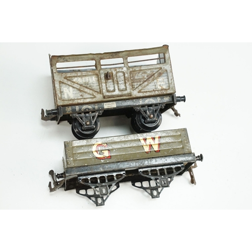 192 - 21 Hornby O gauge items of rolling stock to include Crawford's Biscuits Wagon, Snow Plough in two-to... 