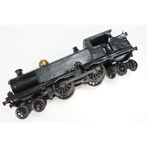195 - Two Hornby O gauge clockwork locomotives to include 4-4-4 & 4-4-2, both with repainting, plus a quan... 