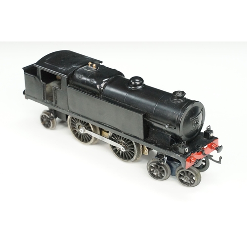 195 - Two Hornby O gauge clockwork locomotives to include 4-4-4 & 4-4-2, both with repainting, plus a quan... 