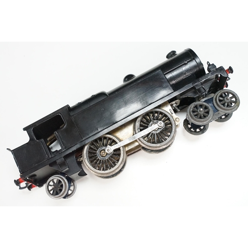 195 - Two Hornby O gauge clockwork locomotives to include 4-4-4 & 4-4-2, both with repainting, plus a quan... 