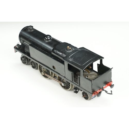195 - Two Hornby O gauge clockwork locomotives to include 4-4-4 & 4-4-2, both with repainting, plus a quan... 