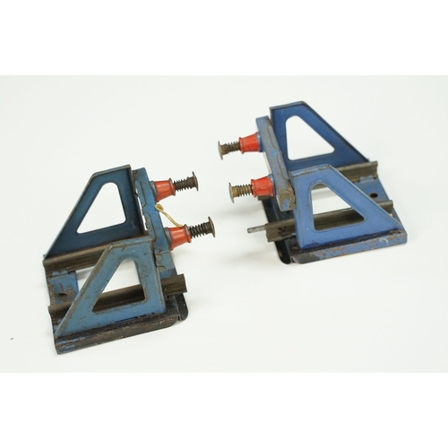 195 - Two Hornby O gauge clockwork locomotives to include 4-4-4 & 4-4-2, both with repainting, plus a quan... 