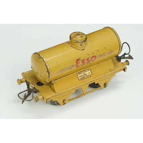 196 - 15 Hornby O gauge items of rolling stock to include Colmans Mustard Van, Palethorpes van, Royal Dayl... 
