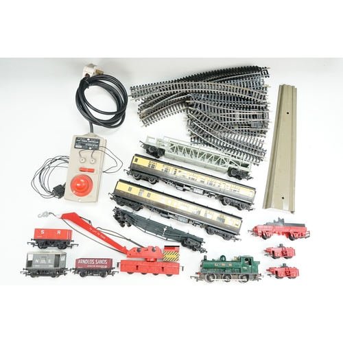 203 - Group of Triang / Hornby OO gauge model railway to include GWR 8751 0-6-0 locomotive, breakdown cran... 