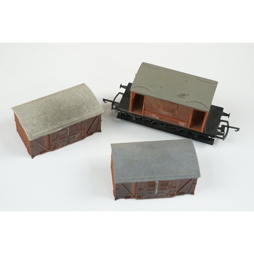 205 - Group of Triang / Hornby OO gauge model railway to include boxed R537 Suburban Freight Set, boxed 75... 