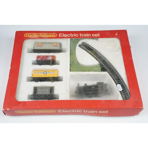 205 - Group of Triang / Hornby OO gauge model railway to include boxed R537 Suburban Freight Set, boxed 75... 