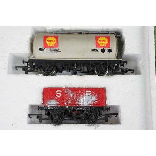 205 - Group of Triang / Hornby OO gauge model railway to include boxed R537 Suburban Freight Set, boxed 75... 