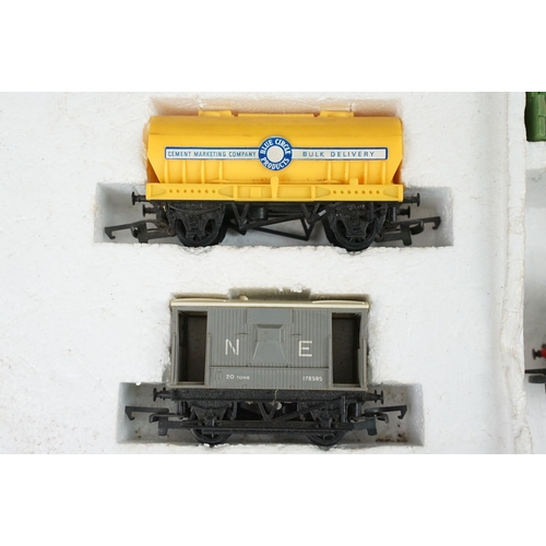 205 - Group of Triang / Hornby OO gauge model railway to include boxed R537 Suburban Freight Set, boxed 75... 
