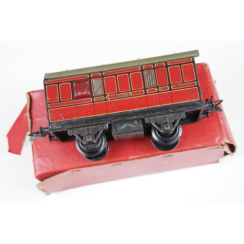 206 - Over 43 O gauge items of rolling stock to include many Hornby examples, featuring wagons, vans, tank... 