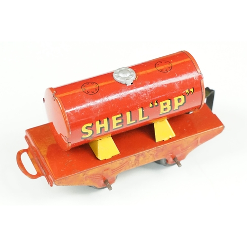 206 - Over 43 O gauge items of rolling stock to include many Hornby examples, featuring wagons, vans, tank... 