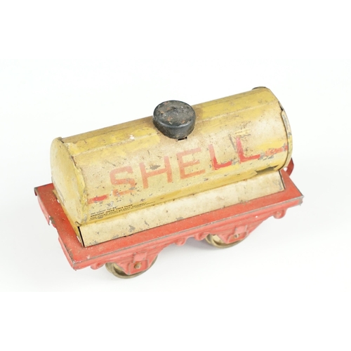 206 - Over 43 O gauge items of rolling stock to include many Hornby examples, featuring wagons, vans, tank... 
