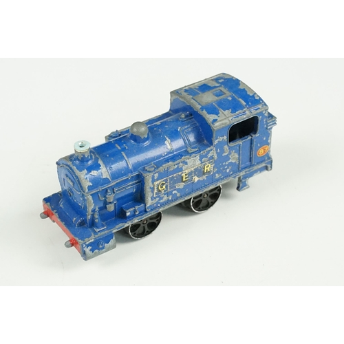 210 - Quantity of various OO gauge model rail items to include 39 x Triang / Hornby OO gauge items of roll... 