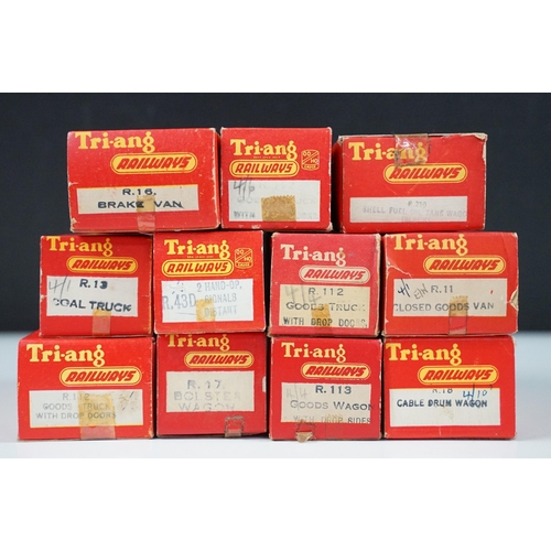 212 - Collection of boxed Triang OO gauge model railway to include R1X Electric Passenger Train set, R119 ... 