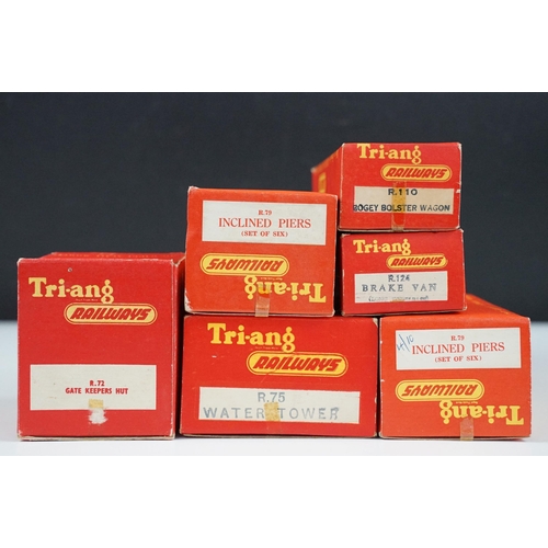 212 - Collection of boxed Triang OO gauge model railway to include R1X Electric Passenger Train set, R119 ... 