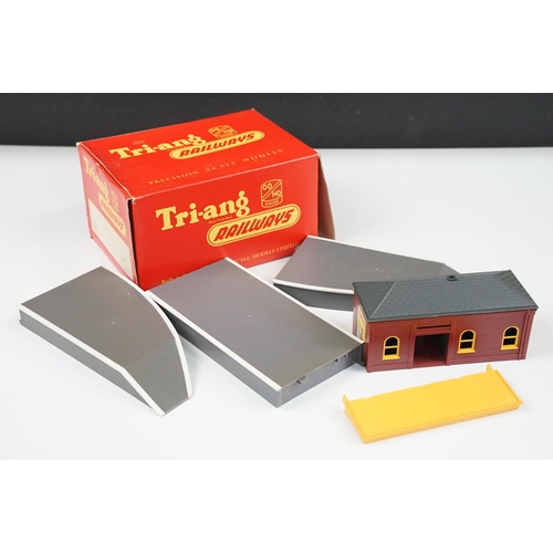 212 - Collection of boxed Triang OO gauge model railway to include R1X Electric Passenger Train set, R119 ... 