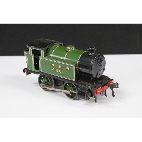 198 - Two Hornby O gauge clockwork locomotives to include Type 101 0-4-0 LNER 460 Tank Loco in green and T... 