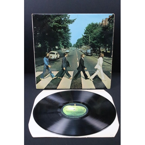 200 - Vinyl - 4 The Beatles albums to include: Abbey Road (Apple - PCS 7088, misaligned Apple sleeve, Her ... 