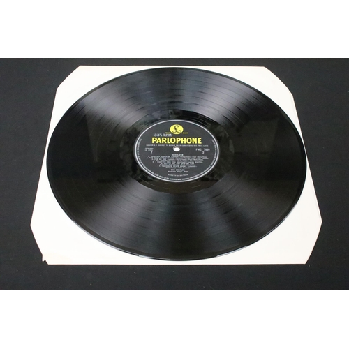 200 - Vinyl - 4 The Beatles albums to include: Abbey Road (Apple - PCS 7088, misaligned Apple sleeve, Her ... 