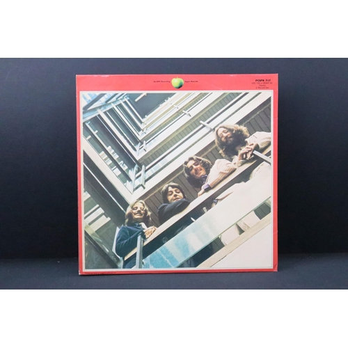 200 - Vinyl - 4 The Beatles albums to include: Abbey Road (Apple - PCS 7088, misaligned Apple sleeve, Her ... 