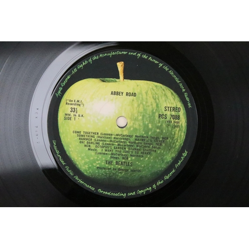 200 - Vinyl - 4 The Beatles albums to include: Abbey Road (Apple - PCS 7088, misaligned Apple sleeve, Her ... 