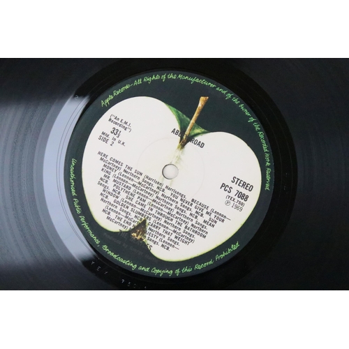 200 - Vinyl - 4 The Beatles albums to include: Abbey Road (Apple - PCS 7088, misaligned Apple sleeve, Her ... 