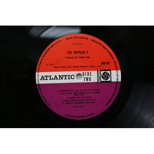 15 - Vinyl - Led Zeppelin II LP on Atlantic Records 588198. UK 3rd issue, plum labels, A//6 / B//4 matric... 