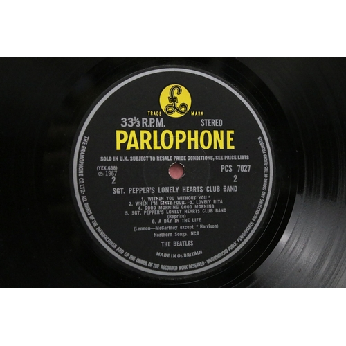 29 - Vinyl - The Beatles Sgt Pepper (PCS 7027) stereo pressing. The Gramophone Co and Sold In UK to label... 