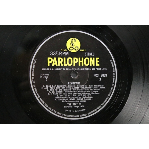 30 - Vinyl - The Beatles Revolver LP (PCS 7009) stereo pressing. The Gramophone Co Ltd and Sold In UK to ... 