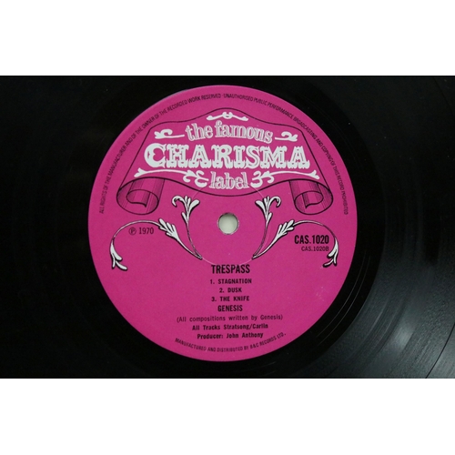 33 - Vinyl - Genesis Trespass LP on Charisma CAS 1020. Original UK 1970 1st pressing, pink scroll labels,... 