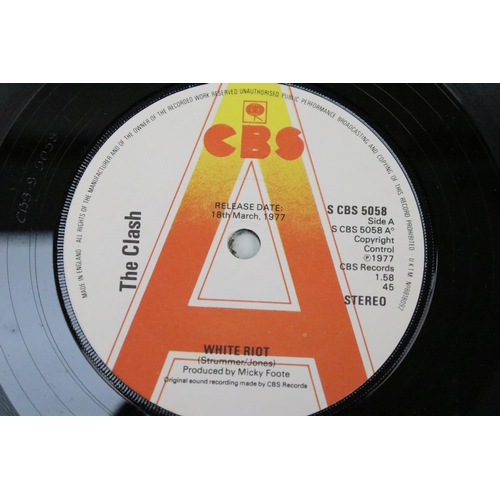 1002 - Vinyl - The Clash – White Riot, CBS-S (CBS 5058), original UK 1977 demo promo 7” single in picture s... 