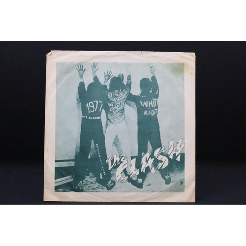 1005 - Vinyl - The Clash – White Riot on CBS BA 222300 original Australian 1977 1st press with picture slee... 