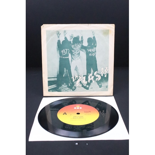 1005 - Vinyl - The Clash – White Riot on CBS BA 222300 original Australian 1977 1st press with picture slee... 