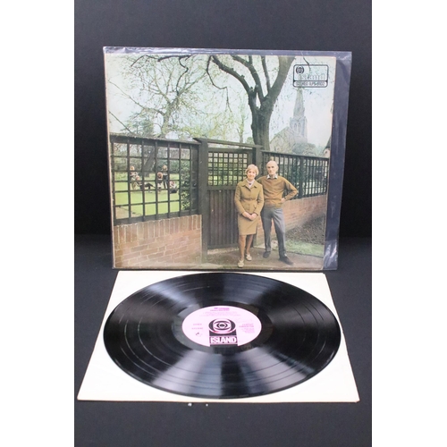 486 - Vinyl - 3 original UK pressing albums by Fairport Convention to include:  Unhalfbricking (Island - I... 