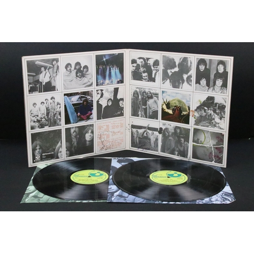 524 - Vinyl - 4 Pink Floyd LPs to include Dark Side Of The Moon (A10 / B9 matrices, 2 posters, 2 stickers)... 