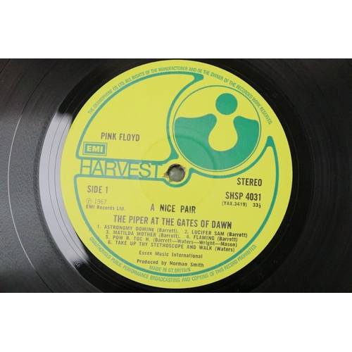 524 - Vinyl - 4 Pink Floyd LPs to include Dark Side Of The Moon (A10 / B9 matrices, 2 posters, 2 stickers)... 