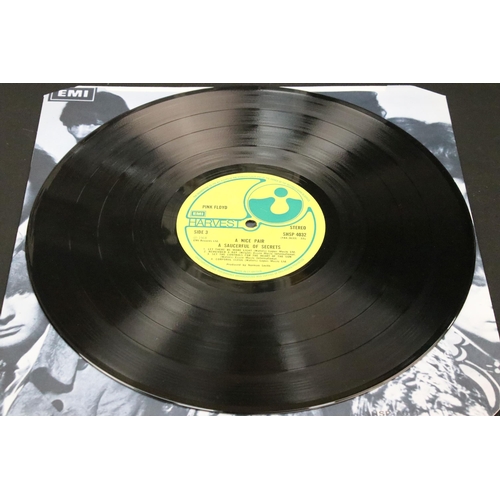 524 - Vinyl - 4 Pink Floyd LPs to include Dark Side Of The Moon (A10 / B9 matrices, 2 posters, 2 stickers)... 