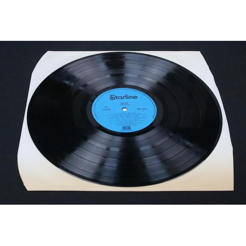 524 - Vinyl - 4 Pink Floyd LPs to include Dark Side Of The Moon (A10 / B9 matrices, 2 posters, 2 stickers)... 