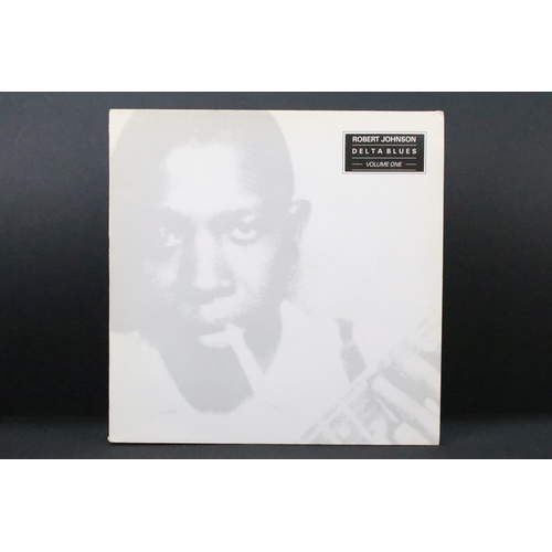 565 - Vinyl - 17 Blues / Folk / Jazz / Pop LPs to include John Coltrane x 2, Fania All Stars, Robert Johns... 