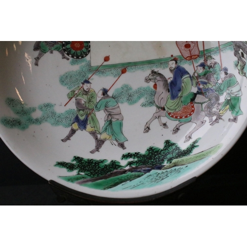 60A - Chinese Kangxi famille verte dish featuring an over glaze hand enamelled scene depicting figures in ... 