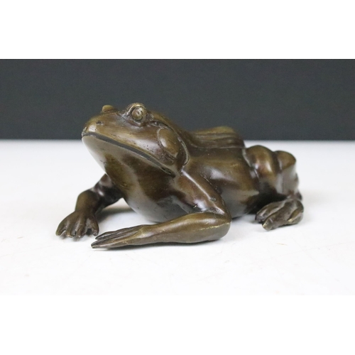 149 - Cast bronze frog in resting position, H 6cm, D 10.5cm, W 13.5cm