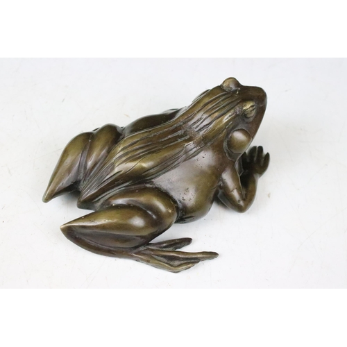 149 - Cast bronze frog in resting position, H 6cm, D 10.5cm, W 13.5cm