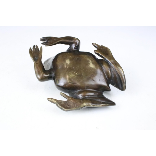 149 - Cast bronze frog in resting position, H 6cm, D 10.5cm, W 13.5cm