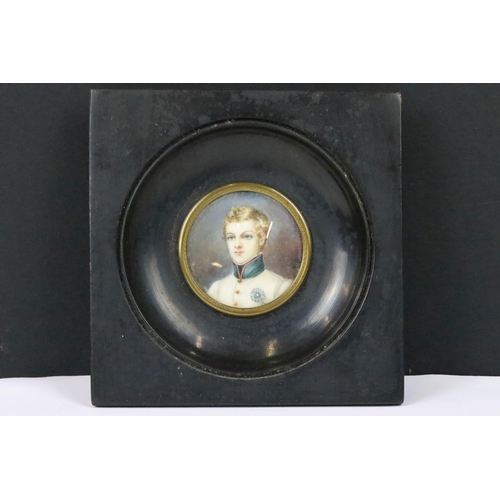 209 - 20th century circular portrait miniature, depicting a military gentleman, watercolour on ivorine, Fr... 