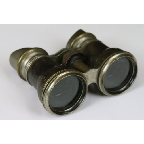 212 - A small group of collectables to include a pair of early 20th century binoculars, a boxed set of wei... 