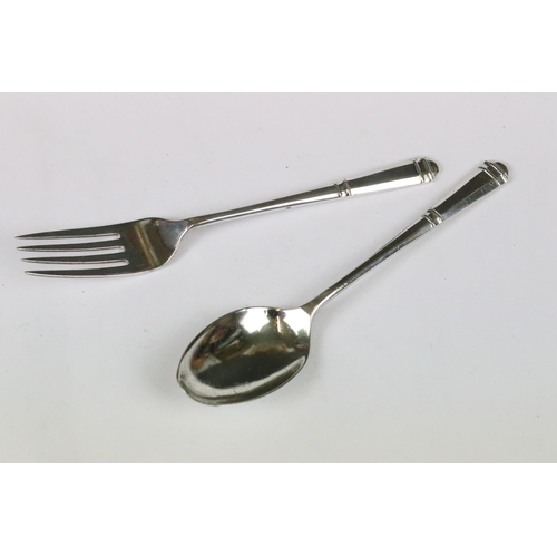 220 - A small collection of hallmarked sterling silver to include a cased fork and spoon set, napkin ring ... 