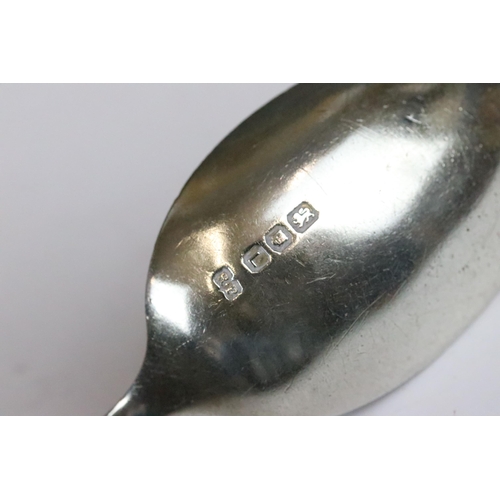 220 - A small collection of hallmarked sterling silver to include a cased fork and spoon set, napkin ring ... 