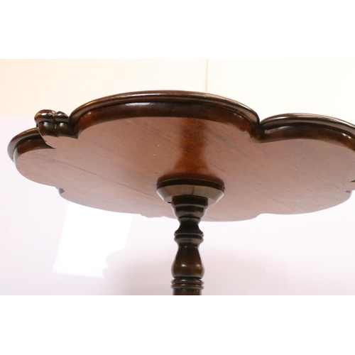 571 - Victorian mahogany pedestal table having a carved scrolled border top raised on carved column with t... 