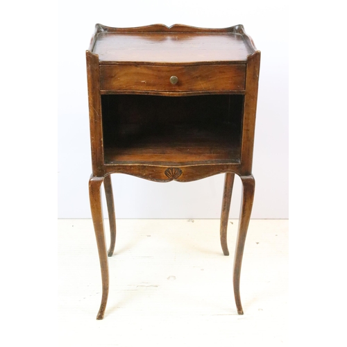 611 - Pair of 20th century mahogany bedside cupboards, with serpentine front and single drawer, with heart... 